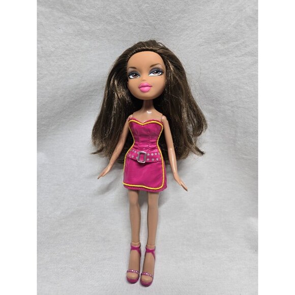 Bratz Neon Pop Divaz Yasmin Doll 2008 Original Dress Hazel Eyes Pink Lip - Picture 1 of 13